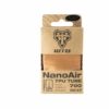 NanoAir TPU Tube, Presta 700 x 18/32  Tan, 48mm valve
 Leichter, kompakter und haltbarer. Ja, Sie bekommen alle drei. WTB stellt den NanoAir TPU-Schlauch (Thermoplastisches Polyurethan) vor. Er ist kompakt und lässt sich auf ein Drittel der Größe eines herkömmlichen Schlauchs zusammenpacken. TPU-Schläuche sind robust und durch eine spezielle Konstruktion/Materialschicht sind sie zudem haltbarer als herkömmliche Butylschläuche. Sie haben einen &bdquo;dieser Tage&ldquo; und fahren durch ein Dornengebüsch und haben schon wieder einen Platten? Keine Sorge, wir haben ein paar zusätzliche TPU-Flicken hinzugefügt, damit Sie weiterrollen können.