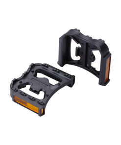 Adapter SPD auf Flachpedal 
 Adapter passend für eine Seite eines SPD kompatiblen Pedals - zur Nutzung mit normalen Straßenschuhen. 
 Beidseitige Reflektoren für erhöhte Sicherheit. 
 Einfache Montage und Demontage.