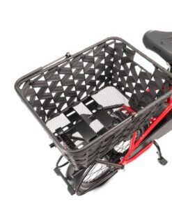 Market Basket Gen 2, Einkaufskorb mit Klick Fix Halterung
 Stellen Sie sich die Bequemlichkeit eines super geräumigen Fahrradkorbs vor, der überall hin mitgenommen werden kann. Klicken Sie für die Fahrt den Market Basket einfach auf Ihren Gepäckträger, nehmen Sie ihn ab, um auf dem Wochenmarkt zu stöbern, und bringen Sie ihn in Ihre Küche, wenn Sie wieder zu Hause sind! Eine praktische Lösung, die Ihre Einkäufe viel effizienter macht. 
 
  Geräumiger Fahrradkorb, der bis zu 24 Liter an Wochenendeinkäufen oder täglichen Pendlerutensilien und ein paar Einkäufen fasst, für hinten   Einfache Montage mit dem KLICKfix® TopKlip-Befestigungssystem für schnelles Anbringen und Abnehmen   Flexibilität in jeder Hinsicht - der Korb kann am Fahrrad bleiben, zum Laden mitgenommen oder zu Hause gelassen werden, wenn er nicht benötigt wird   ideal für schnelles Beladen und schnelles Vorankommen, wenn Sie wenig Zeit haben    trägt zur Nachhaltigkeit bei, so dass Sie nicht mehr auf Plastik- oder Papiertaschen aus Geschäften angewiesen sind