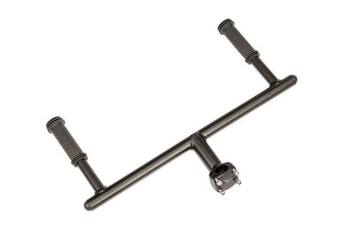 Sidekick Joyride Bars G 3, Zusatzlenker Für Sattelstützen 30.9-34.9 mm
Die Sidekick Joyride Bars bieten einen sicheren, U-förmigen Haltegriff, der weiter nach hinten reicht, so dass sich der Beifahrer bequem und entspannt festhalten kann. Die Befestigung wurde für Sattelstützen mit einem Durchmesser von 30,9 bis 34,9 mm aktualisiert und können mit dem Captain's Chair kombiniert werden, um eine halb geschlossene, stützende Beifahrerkabine zu schaffen, die auch als Kistenträger für Einkäufe verwendet werden kann.
Ein sicherer Lenker, an dem sich der hintere Passagier* festhalten kann, sorgt für eine sichere Fahrt.
Die U-Form bringt die Griffe näher an den Beifahrer heran, so dass dieser weiter hinten sitzen und sich dennoch gut festhalten kann
Ergonomische Griffe bieten zusätzlichen Komfort
Verlängerte Schienen bieten zusätzlichen Schutz für die Hände Ihres Kindes
Aktualisiert für eine größere Auswahl an Sattelstützen-Durchmessern (30,9 - 34,9 mm)
In Kombination mit dem Captain's Chair entsteht eine halb geschlossene, stützende Passagierkabine, die sich schnell in einen Kistenträger verwandeln lässt (Cargo-Setup nicht mit Orox kompatibel)
Zu einer sicheren Passagierkabine gehören ein geeigneter Griff, ein Sitz (z. B. Sidekick-Sitzkissen oder Kapitänsstuhl), Fuß- und Beinschutz sowie eine Fußstütze.
*Ungefähr 130 cm oder grösser und in der Lage, ohne Hilfe zu sitzen
Kompatible Fahrräder:
GSD (Gen 1, Gen 2)
HSD (1. Generation, 2. Generation)
Quick Haul
Short Haul
Orox*
Quick Haul Lang
*Fahrer müssen mindestens 180 cm (5'11") groß sein, um genügend Freiraum für die Installation der Sattelstütze zu haben. Nicht kompatibel mit dem Cargo-Setup mit Captain's Chair.
Kompatibles Zubehör:
Captain's Chair (Gen 1, Gen 2)
Sidekick Sitzpolster Sidekick Joyride Bars G 3, Zusatzlenker Für Sattelstützen 30.9-34.9 mm
Die Sidekick Joyride Bars bieten einen sicheren, U-förmigen Haltegriff, der weiter nach hinten reicht, so dass sich der Beifahrer bequem und entspannt festhalten kann. Die Befestigung wurde für Sattelstützen mit einem Durchmesser von 30,9 bis 34,9 mm aktualisiert und können mit dem Captain's Chair kombiniert werden, um eine halb geschlossene, stützende Beifahrerkabine zu schaffen, die auch als Kistenträger für Einkäufe verwendet werden kann.
Ein sicherer Lenker, an dem sich der hintere Passagier* festhalten kann, sorgt für eine sichere Fahrt.
Die U-Form bringt die Griffe näher an den Beifahrer heran, so dass dieser weiter hinten sitzen und sich dennoch gut festhalten kann
Ergonomische Griffe bieten zusätzlichen Komfort
Verlängerte Schienen bieten zusätzlichen Schutz für die Hände Ihres Kindes
Aktualisiert für eine größere Auswahl an Sattelstützen-Durchmessern (30,9 - 34,9 mm)
In Kombination mit dem Captain's Chair entsteht eine halb geschlossene, stützende Passagierkabine, die sich schnell in einen Kistenträger verwandeln lässt (Cargo-Setup nicht mit Orox kompatibel)
Zu einer sicheren Passagierkabine gehören ein geeigneter Griff, ein Sitz (z. B. Sidekick-Sitzkissen oder Kapitänsstuhl), Fuß- und Beinschutz sowie eine Fußstütze.
*Ungefähr 130 cm oder grösser und in der Lage, ohne Hilfe zu sitzen
Kompatible Fahrräder:
GSD (Gen 1, Gen 2)
HSD (1. Generation, 2. Generation)
Quick Haul
Short Haul
Orox*
Quick Haul Lang
*Fahrer müssen mindestens 180 cm (5'11") groß sein, um genügend Freiraum für die Installation der Sattelstütze zu haben. Nicht kompatibel mit dem Cargo-Setup mit Captain's Chair.
Kompatibles Zubehör:
Captain's Chair (Gen 1, Gen 2)
Sidekick Sitzpolster
