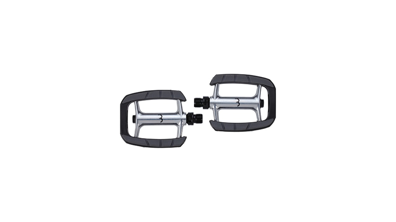 Trekking pédale alu-plastique axe CrMo argent-gris, avec réflecteurs Trekking pédale alu-plastique axe CrMo argent-gris, avec réflecteurs