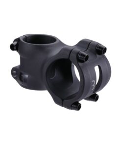 VORBAU ROADFORCE II +/-6° 31.8 40MM 
 Stabiles 6061 Aluminium. 
 3D-geschmiedete, einteilige Konstruktion. 
 Schwarz auf schwarz Dekor. 
 Für Oversized-Rennradlenker. 
 Klemmung: 31,8mm. 
 Neigung: 6 Grad. 
 Längen: 45, 60, 70, 80, 90, 100, 110, 120 und 130mm. 
 Gewicht: 162 g.