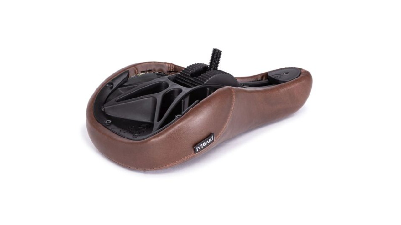 Éclat BIOS pivotal seat, brown leather fat padded Éclat BIOS pivotal seat, brown leather fat padded