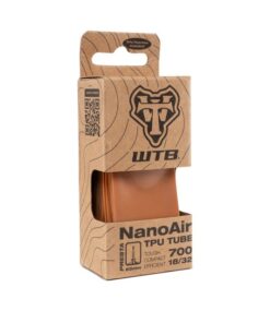 NanoAir TPU tube, Presta 700 x 18/32 Tan, 65mm valve
 Leichter, kompakter und haltbarer. Ja, Sie bekommen alle drei. WTB stellt den NanoAir TPU-Schlauch (Thermoplastisches Polyurethan) vor. Er ist kompakt und lässt sich auf ein Drittel der Größe eines herkömmlichen Schlauchs zusammenpacken. TPU-Schläuche sind robust und durch eine spezielle Konstruktion/Materialschicht sind sie zudem haltbarer als herkömmliche Butylschläuche. Sie haben einen &bdquo;dieser Tage&ldquo; und fahren durch ein Dornengebüsch und haben schon wieder einen Platten? Keine Sorge, wir haben ein paar zusätzliche TPU-Flicken hinzugefügt, damit Sie weiterrollen können.