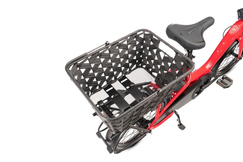 Market Basket Gen 2, Einkaufskorb mit Klick Fix Halterung
Stellen Sie sich die Bequemlichkeit eines super geräumigen Fahrradkorbs vor, der überall hin mitgenommen werden kann. Klicken Sie für die Fahrt den Market Basket einfach auf Ihren Gepäckträger, nehmen Sie ihn ab, um auf dem Wochenmarkt zu stöbern, und bringen Sie ihn in Ihre Küche, wenn Sie wieder zu Hause sind! Eine praktische Lösung, die Ihre Einkäufe viel effizienter macht.
Geräumiger Fahrradkorb, der bis zu 24 Liter an Wochenendeinkäufen oder täglichen Pendlerutensilien und ein paar Einkäufen fasst, für hinten Einfache Montage mit dem KLICKfix® TopKlip-Befestigungssystem für schnelles Anbringen und Abnehmen Flexibilität in jeder Hinsicht - der Korb kann am Fahrrad bleiben, zum Laden mitgenommen oder zu Hause gelassen werden, wenn er nicht benötigt wird ideal für schnelles Beladen und schnelles Vorankommen, wenn Sie wenig Zeit haben trägt zur Nachhaltigkeit bei, so dass Sie nicht mehr auf Plastik- oder Papiertaschen aus Geschäften angewiesen sind Market Basket Gen 2, Einkaufskorb mit Klick Fix Halterung
Stellen Sie sich die Bequemlichkeit eines super geräumigen Fahrradkorbs vor, der überall hin mitgenommen werden kann. Klicken Sie für die Fahrt den Market Basket einfach auf Ihren Gepäckträger, nehmen Sie ihn ab, um auf dem Wochenmarkt zu stöbern, und bringen Sie ihn in Ihre Küche, wenn Sie wieder zu Hause sind! Eine praktische Lösung, die Ihre Einkäufe viel effizienter macht.
Geräumiger Fahrradkorb, der bis zu 24 Liter an Wochenendeinkäufen oder täglichen Pendlerutensilien und ein paar Einkäufen fasst, für hinten Einfache Montage mit dem KLICKfix® TopKlip-Befestigungssystem für schnelles Anbringen und Abnehmen Flexibilität in jeder Hinsicht - der Korb kann am Fahrrad bleiben, zum Laden mitgenommen oder zu Hause gelassen werden, wenn er nicht benötigt wird ideal für schnelles Beladen und schnelles Vorankommen, wenn Sie wenig Zeit haben trägt zur Nachhaltigkeit bei, so dass Sie nicht mehr auf Plastik- oder Papiertaschen aus Geschäften angewiesen sind