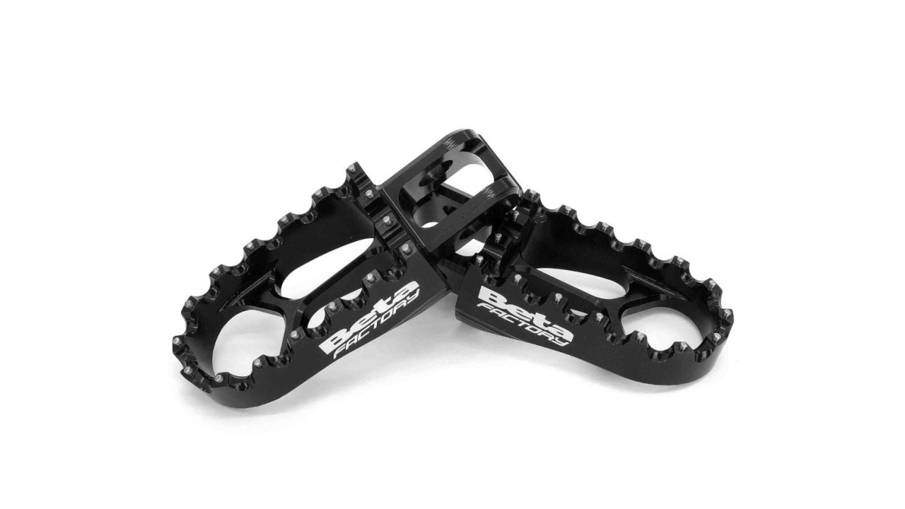 FOOTREST KIT NOIR RR125LC MY21 FOOTREST KIT NOIR RR125LC MY21